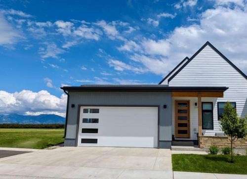 New 3BR condo in Bozeman w/mtn views and trails