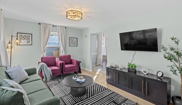 New 3BR Home Mins to DC and Metro – Entire Home, Sleeps 6, Free Parking & Wi-Fi