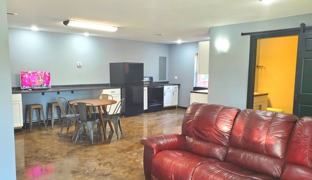 *NEW* 3BR Modern FARMdominium