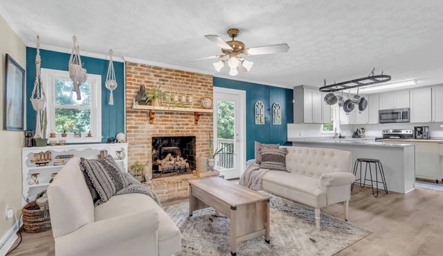 NEW 3BR Retreat Close to Downtown - Quiet Spot
