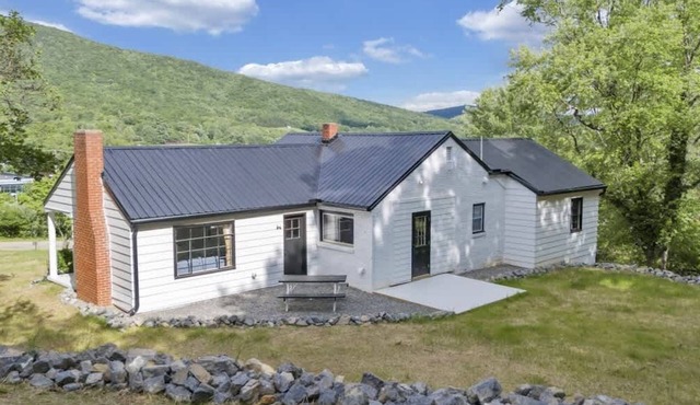 NEW 3BR Seconds to Blue Ridge Parkway-Cozy & Comfy