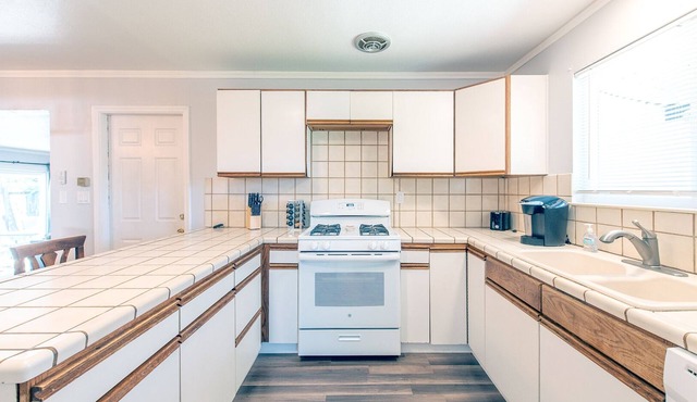 NEW 3BR SMARTHOME W/WIFI | GAMES | GOOD LOCATION