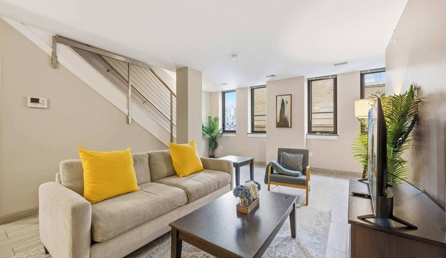 New 3BR Stylish Downtown Suite