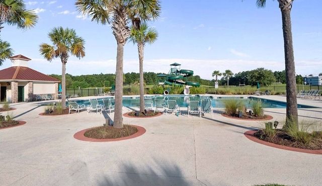 NEW 4 BDR: Seasonal Water Park, Lazy River, Fishing, Gym, Mins to Savannah