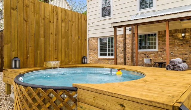 NEW! 4 Bed 2.5 Bath, House w/Cowboy Pool and Fire Pit in Central DFW!