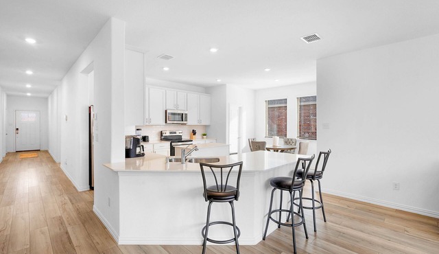 New 4-bed, 2 bath, serene, stylish, amenity-rich haven for comfort and luxury.