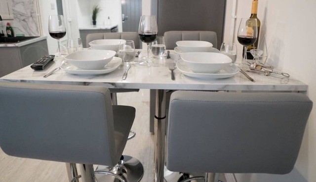 NEW 4 bed Carlton House Wi-fi Netflix