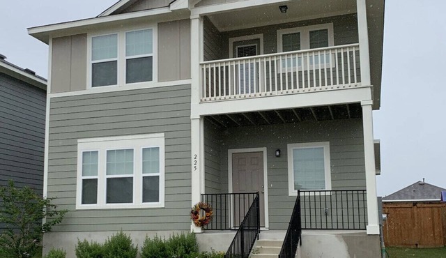 New 4 Bedrm Hm Pet Friendly Close to NB~Austin~SA Special Rates for longer stays