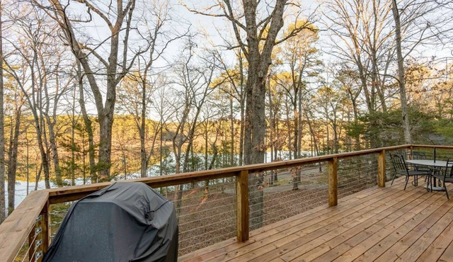 New! 4 Bedroom + 2 Bathroom Lakeview Home!