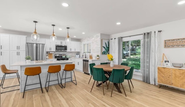 NEW 4 Bedroom 4 Bath Waterfront Home Sleeps 14!