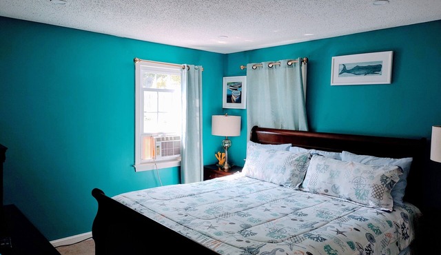 New 4 bedroom Cape house 9 mins to the beach!