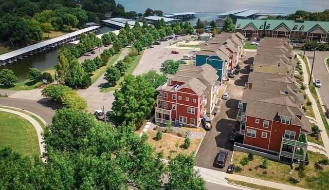 NEW 4 Bedroom Old Hickory Lake House | Sleeps 10