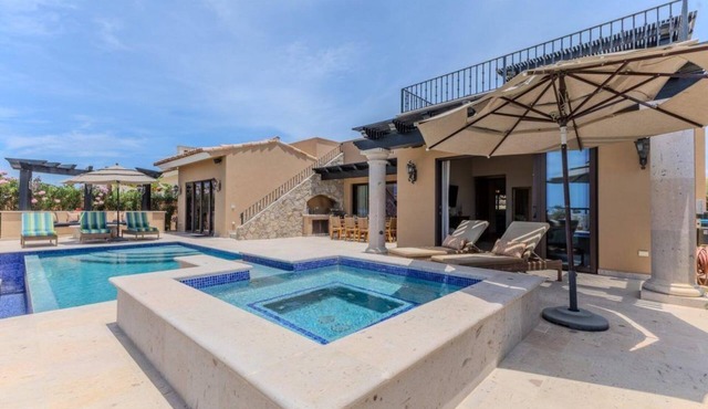 NEW 4-Bedroom Oversized Casita with Pool/Jacuzzi, sleeps 10, spectacular golf