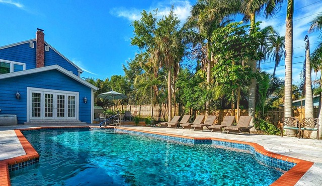 **NEW** 4 BR Historic Pool Home ⚓ Steps to Manatee River, close to Downtown