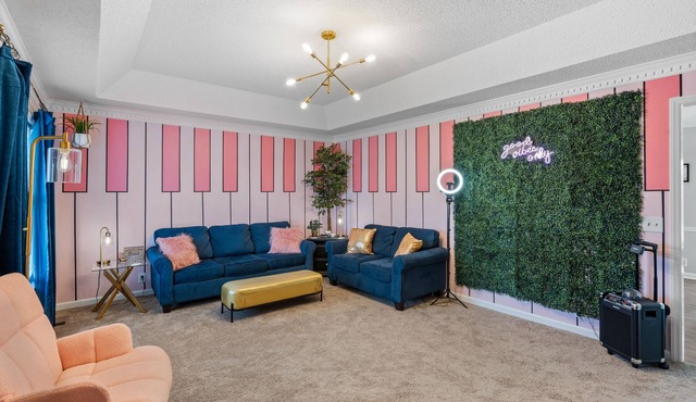 NEW, 4 TVs, big backyard! Near MTSU The Pink Key Cottage