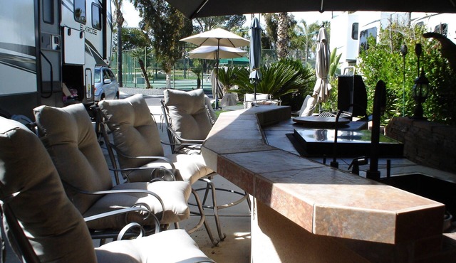 New 43' 5th wheel, rare 2bd/2bath at Resort. Pools, Tennis, Wine, and Wilderness