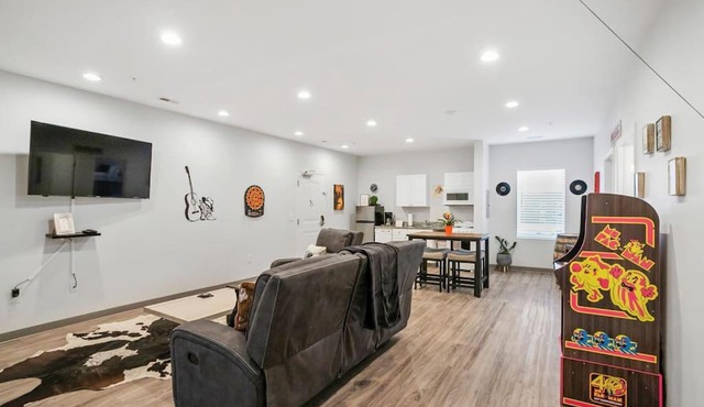 New 4bd 2ba Suite Games 8 min to DT East Nash