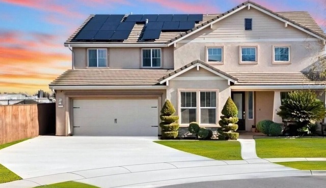 *NEW 4BD Oakdale Retreat, Pool, AC, Sleeps 14, Newly Remodeled