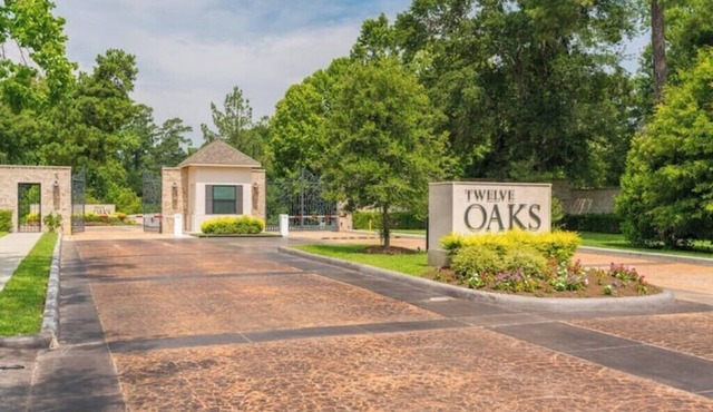New 4bdr in Gated Comm + HUGE Summer Kitchen Area