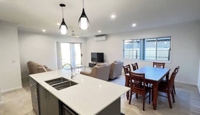 New 4Bed House master with ensuite and A/C