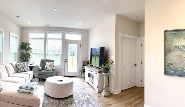 New 4BR/3.5 Bath Luxury Villa in Lewes, DE - 1 mile to Lewes, 2 miles to Beach!