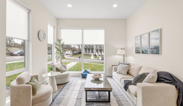 NEW 4BR/5.5BA Luxury West End Home-Vanderbilt adjacent, rooftop view, near DT!