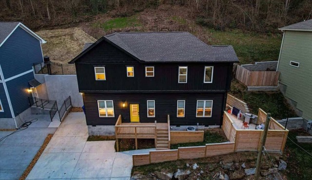New 4BR Family Getaway | Minutes to City