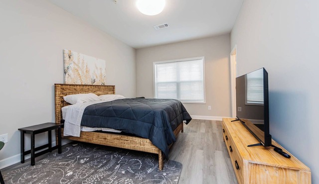 New 4BR Family Retreat - Minutes to Base & Dining