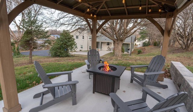 New 4BR Home: Virginia Tech| Swim Center| Downtown Christiansburg