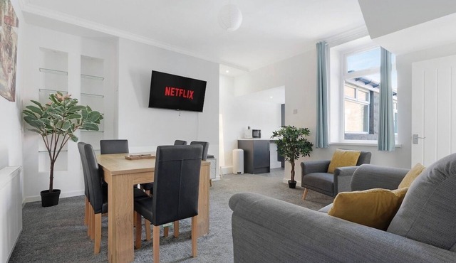 New! 4BR in Durham Road