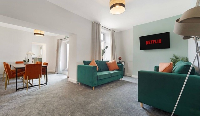 New! 4BR in Hill top House