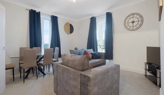 New! 4BR in Spencer Street