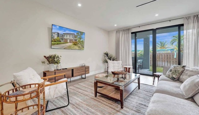 New 4BR Upscale Family Haven