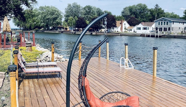 New! 4brm lodge with private dock