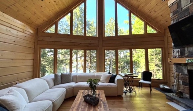 New 5 bed 4 bath cottage on Turtle Lake, Privacy!