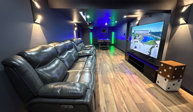 NEW 5 Bed Home with Game Room, Theater Room, Fire Pit, ONLY 3 Mins from the ARK!