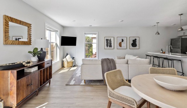NEW 5 Bedroom Cityscape Sanctuary + Rooftop Deck
