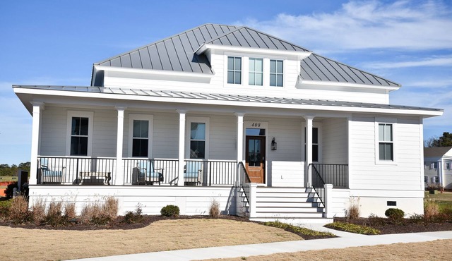 New 5 bedroom house in Bayside Village by the beach!