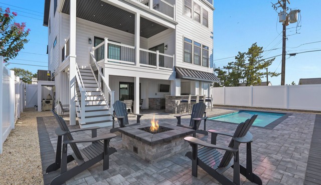 NEW 5-bedroom house 7 Houses to beach w/Elevator, Pool, Outdoor Kitchen&Fire Pit