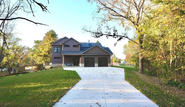 New 5-bedroom house at Apple Canyon Lake. 30 minutes from downtown Galena!