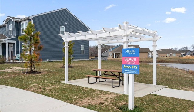 New 5-bedroom house with in amenity-rich resort community