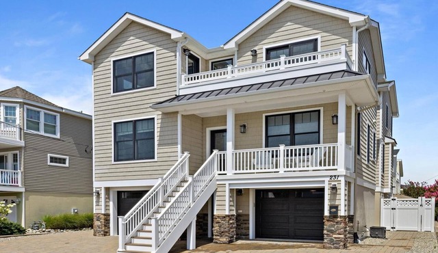 New 5 Bedroom house with Heated Pool