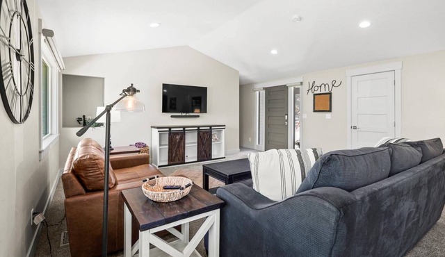 NEW! 5 min to Downtown Eagle! Dreamy Kitchen | Private Pasture | Spacious with 2 Living Rooms