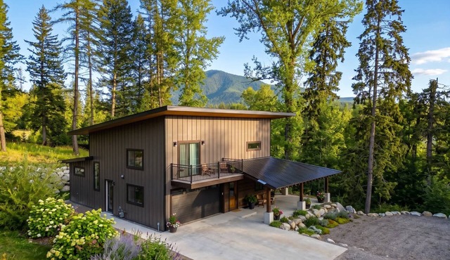 New | 5 Min to Glacier | Hot Tub & Fire Pit