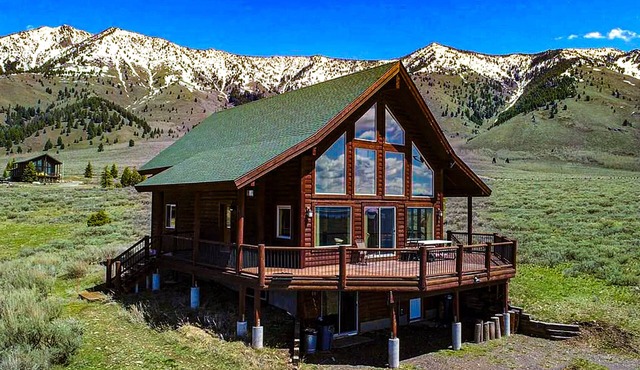 New, 5Br 3Ba Log Home Minutes From Yellowstone Park.