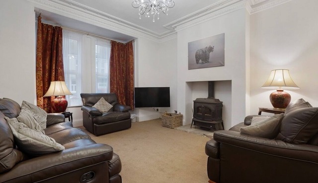 New! 5BR in Queens Street