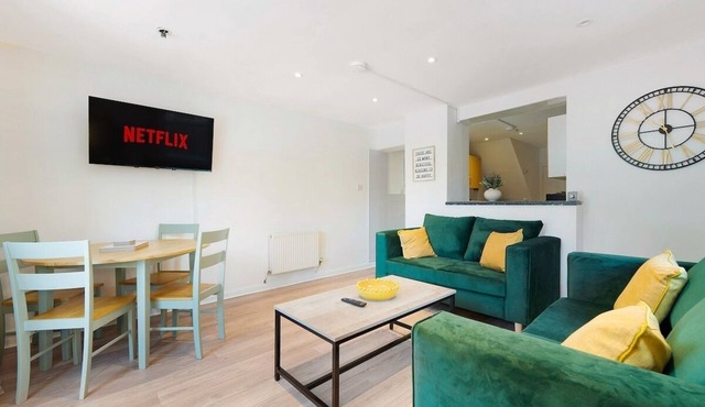 New! 5BR in Newton Drive