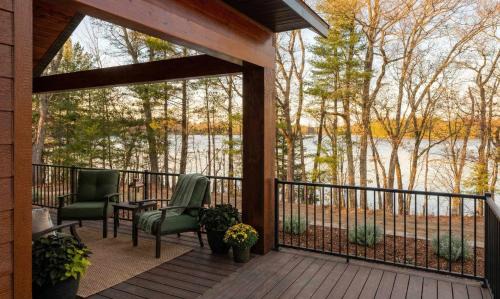 New 5BR Lakehouse on Round Lake Private Waterfront Estate Dock Fire Pit Panoramic Lake Views