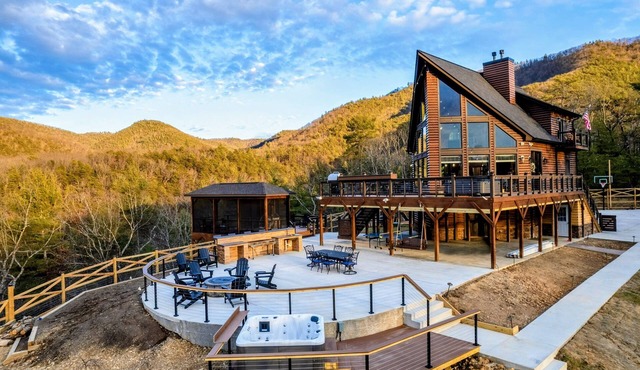 NEW 5BR Luxury Retreat with Panoramic Views