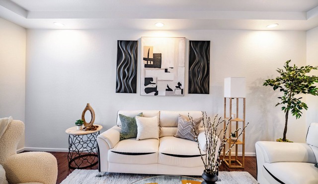NEW! 5BR Mt View Haven - 15min to Airport & 30 min to Downtown + Garage Parking